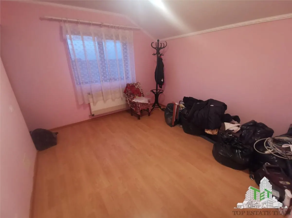 5-Bedroom Villa with Private Construction, Garden & Garage in Bacu (Joita) - foto 11