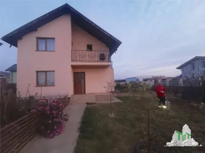 5-Bedroom Villa with Private Construction, Garden & Garage in Bacu (Joita) - foto 6