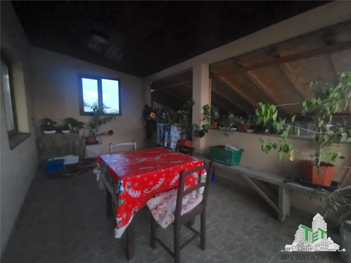 5-Bedroom Villa with Private Construction, Garden & Garage in Bacu (Joita) - foto 8