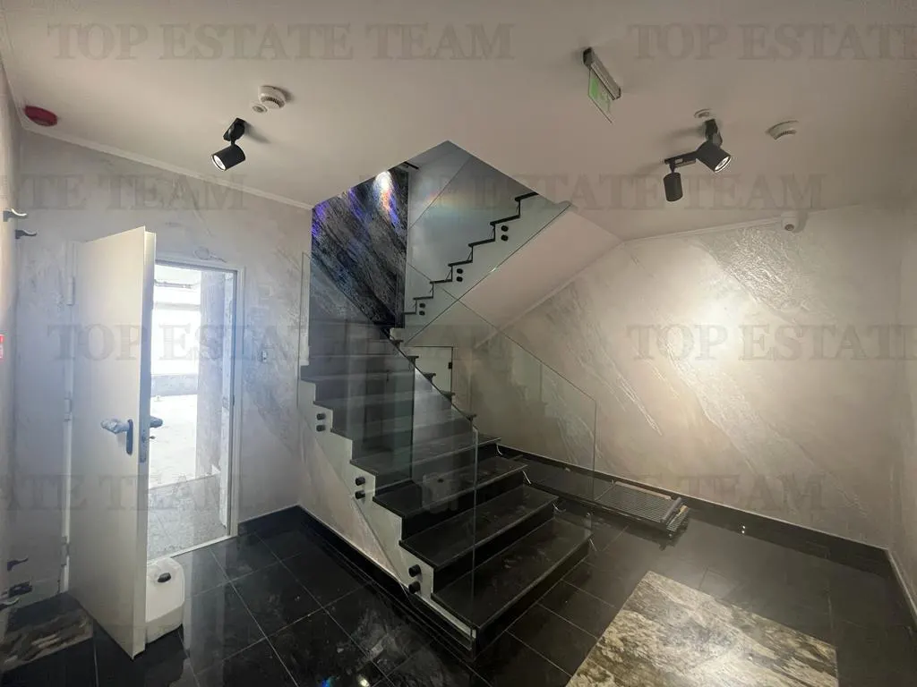Three-Bedroom Apartment with Terrace, Piata Unirii - foto 3