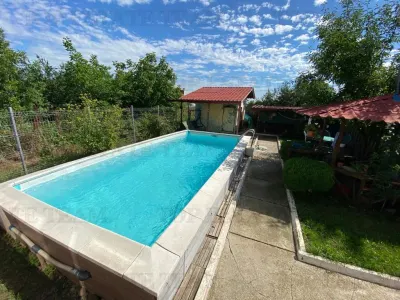 6-Bedroom Villa with Swimming Pool, 20 Minutes from Bucharest - Ciorogarla