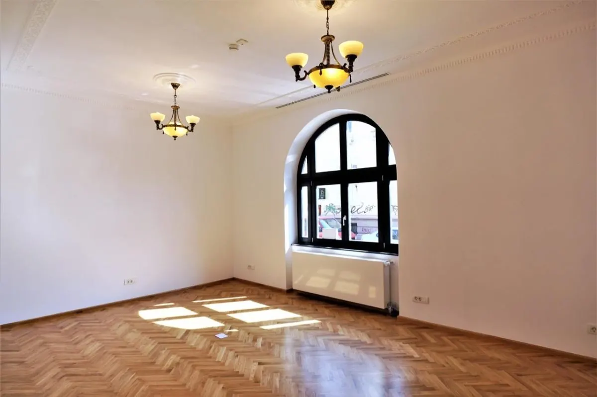 Fully Restored Brâncovenesc Villa – Elegance, Heritage & Modern Amenities - foto 2