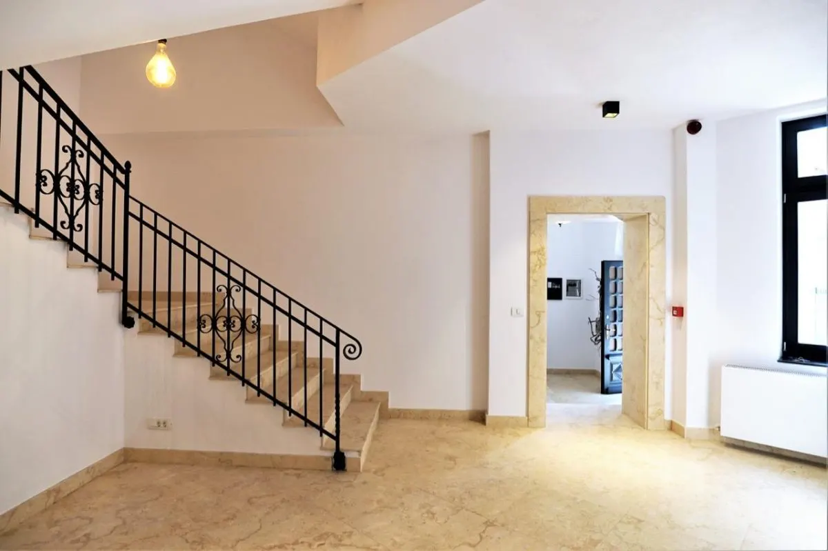 Fully Restored Brâncovenesc Villa – Elegance, Heritage & Modern Amenities - foto 7