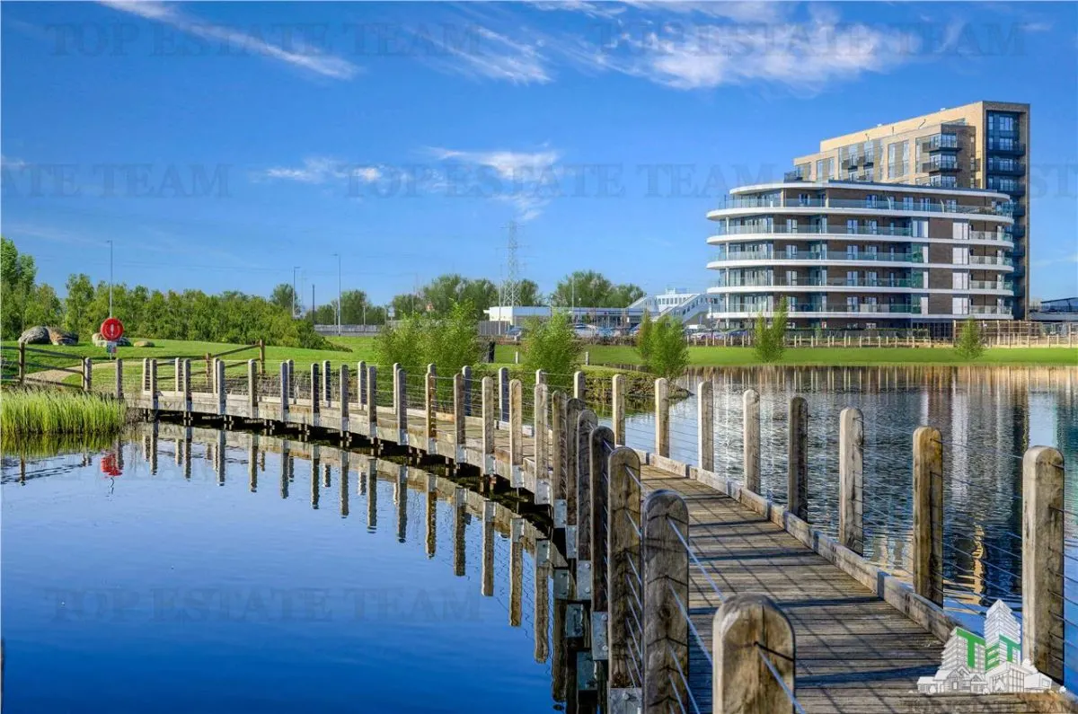 Two-Bedroom Apartments, Bankside Gardens, Berkshire, UK - foto 2