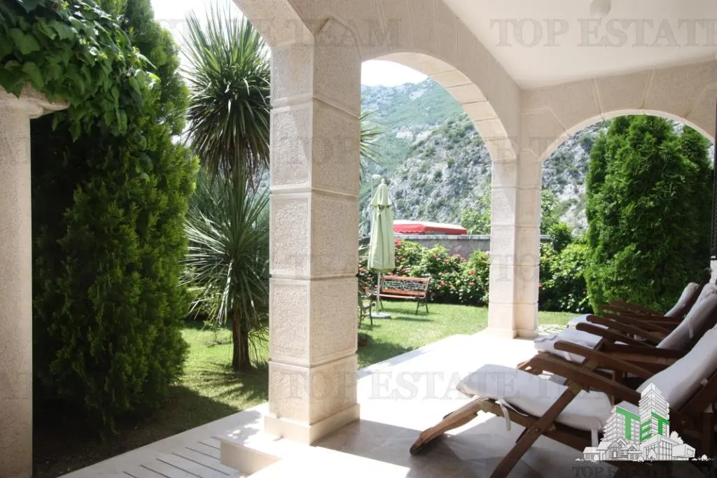 Villa for Sale in Kotor, Montenegro - foto 2