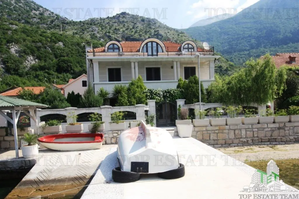 Villa for Sale in Kotor, Montenegro - foto 12