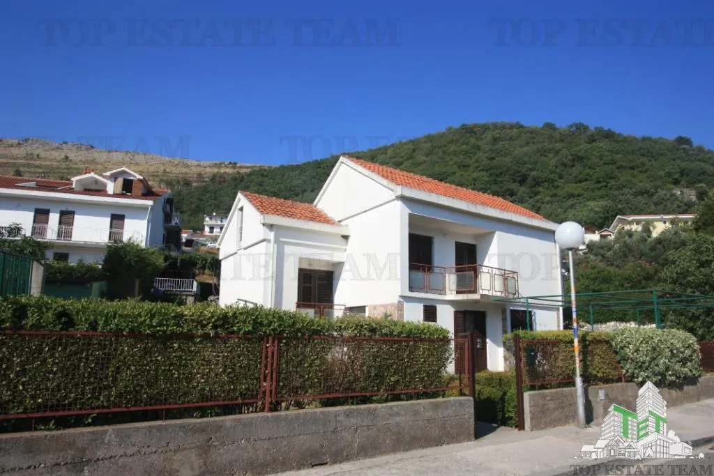Villa for Sale in Budva, Montenegro - foto 1