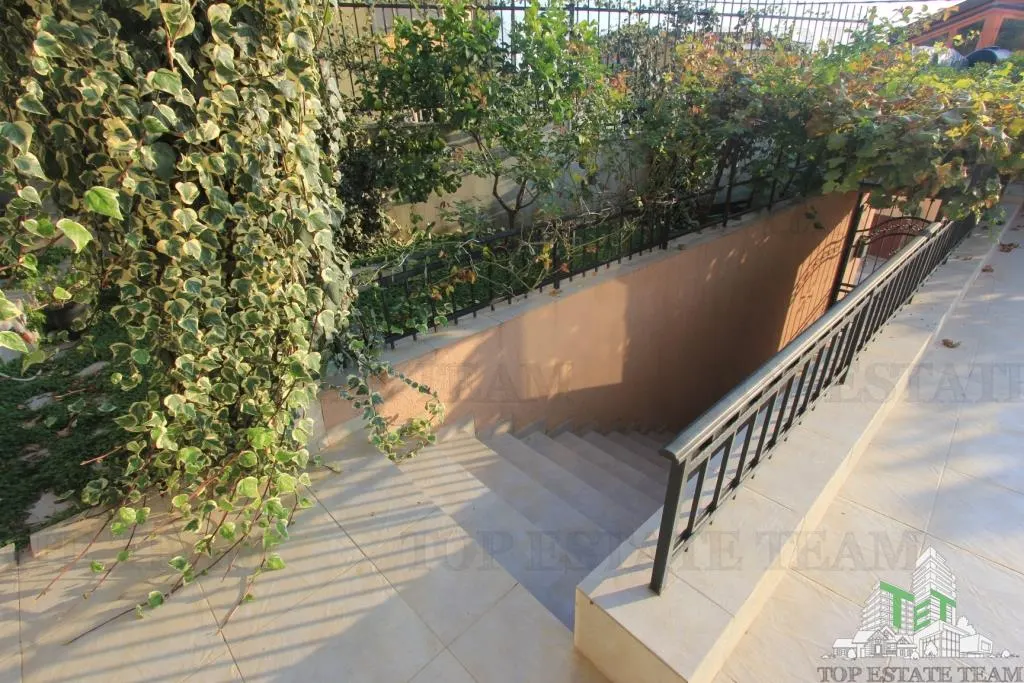 Villa for Sale in Budva, Montenegro - foto 1