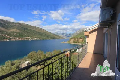 Villa for Sale in Tivat, Montenegro - foto 11
