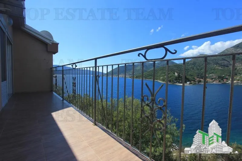 Villa for Sale in Tivat, Montenegro - foto 8