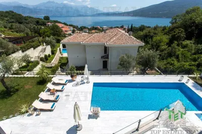 Villa for Sale in Herceg-Novi, Montenegro - foto 2