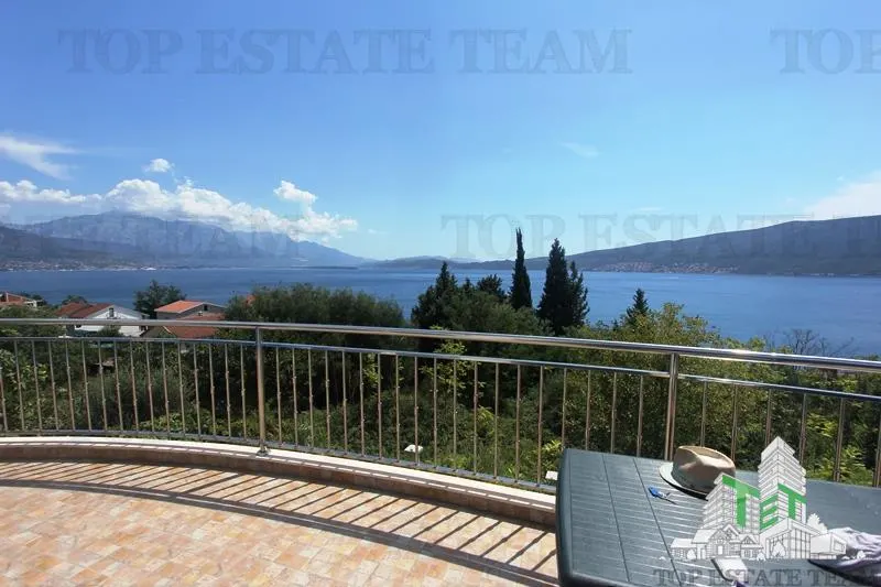Villa for Sale in Herceg-Novi, Montenegro - foto 1