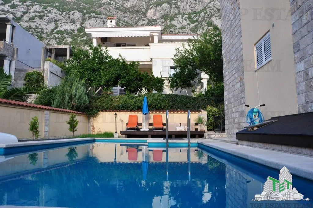 Villa for Sale in Kotor, Montenegro - foto 4