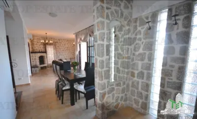 Villa for Sale in Kotor, Montenegro - foto 8