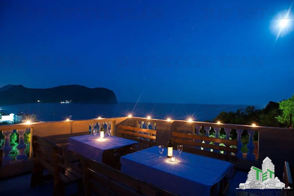 Hotel for Sale in Budva, Montenegro - foto 1