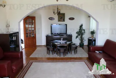 Villa for Sale in Herceg-Novi, Montenegro - foto 9