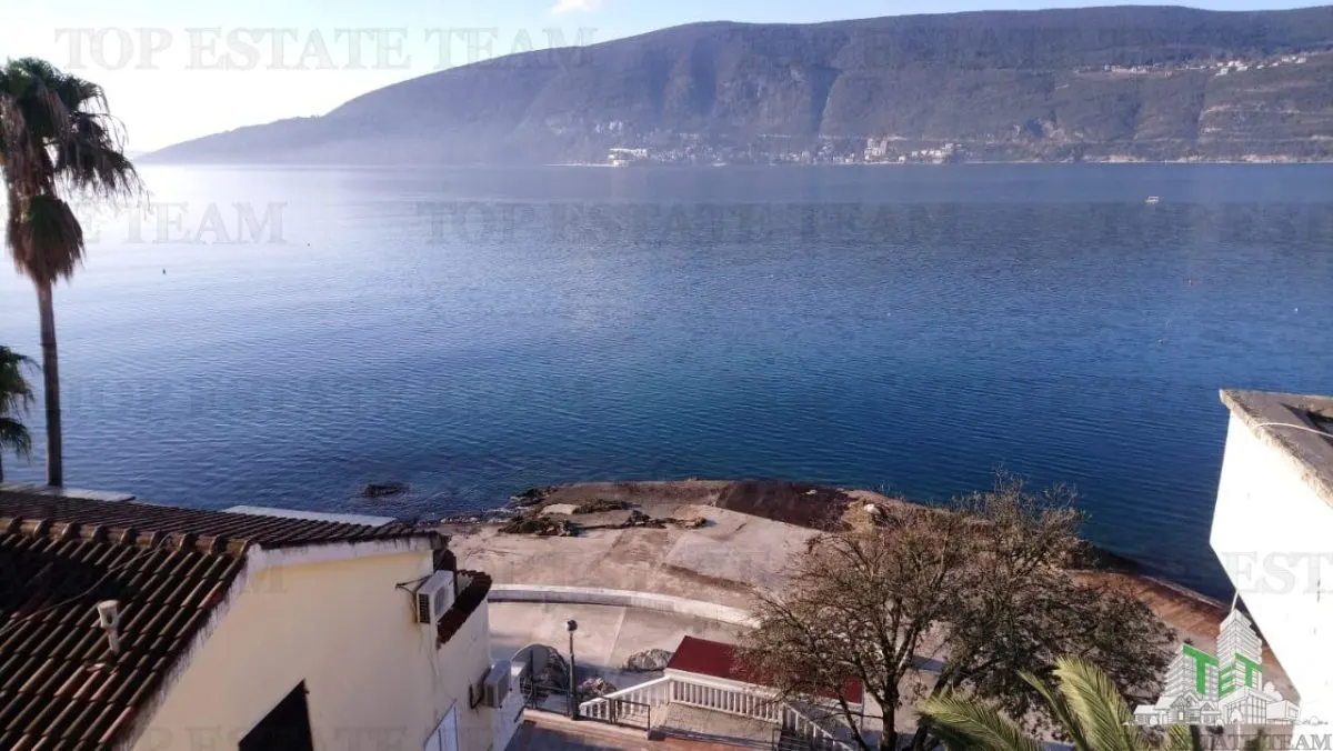 Apartment for Sale in Herceg-Novi, Montenegro - foto 1