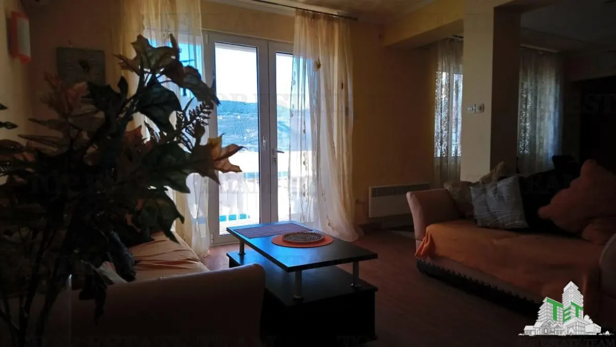 Apartment for Sale in Herceg-Novi, Montenegro - foto 2