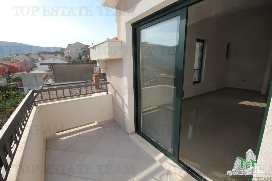 Apartment for Sale in Herceg-Novi, Montenegro - foto 1