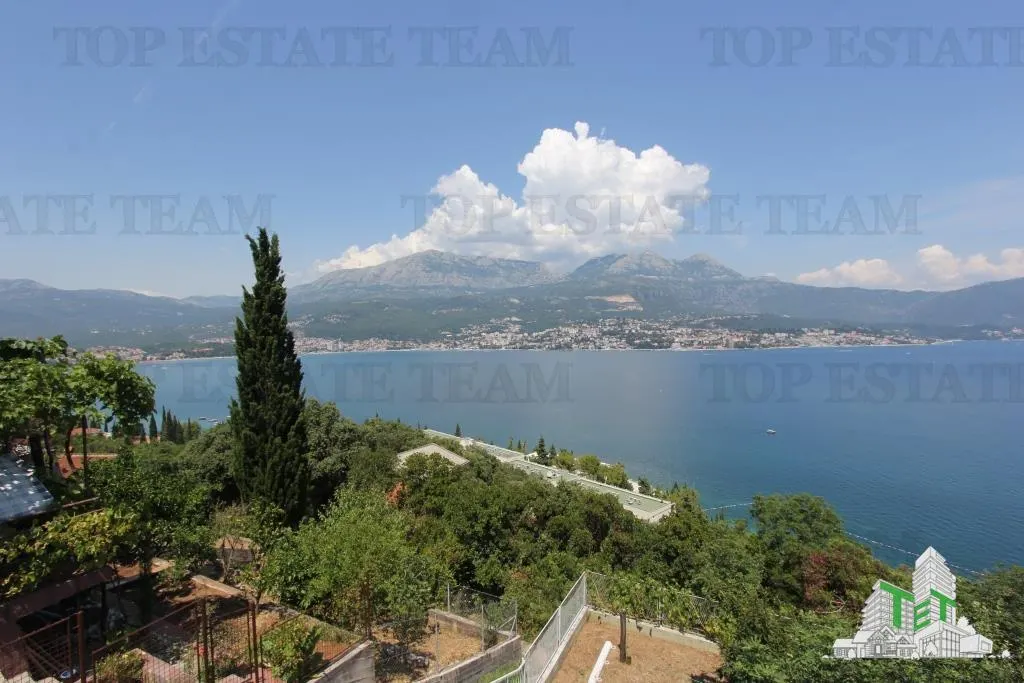 Villa for Sale in Herceg-Novi, Montenegro - foto 1