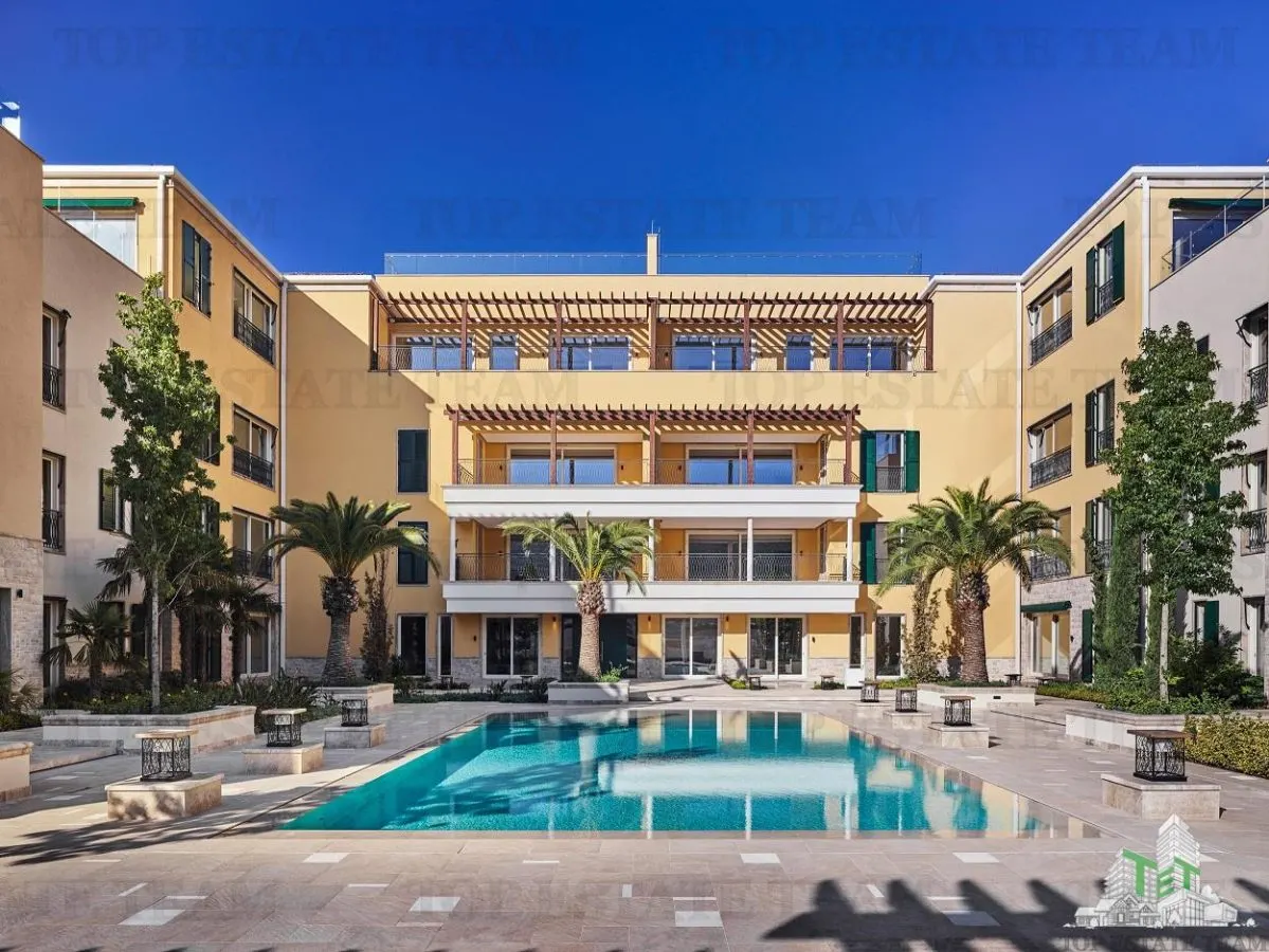 Apartment for Sale in Herceg-Novi, Montenegro - foto 1