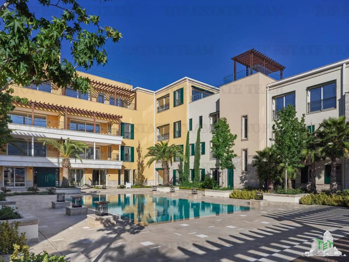 Apartment for Sale in Herceg-Novi, Montenegro - foto 2