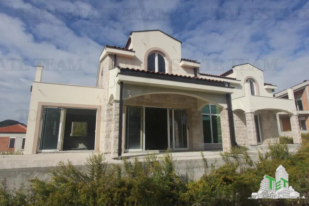 Villa for Sale in Herceg-Novi, Montenegro - foto 1