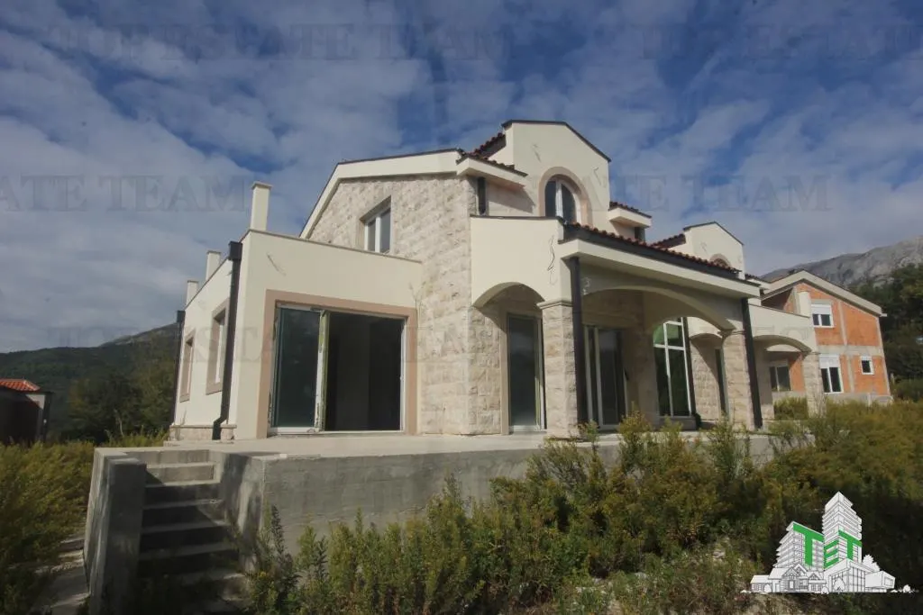 Villa for Sale in Herceg-Novi, Montenegro - foto 7