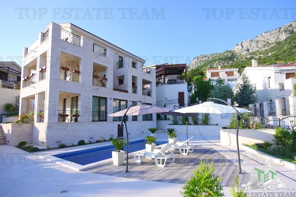 Villa for Sale in Budva, Montenegro - foto 1
