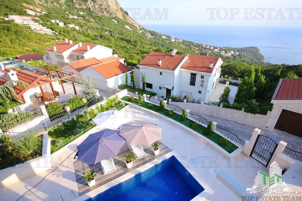 Villa for Sale in Budva, Montenegro - foto 2