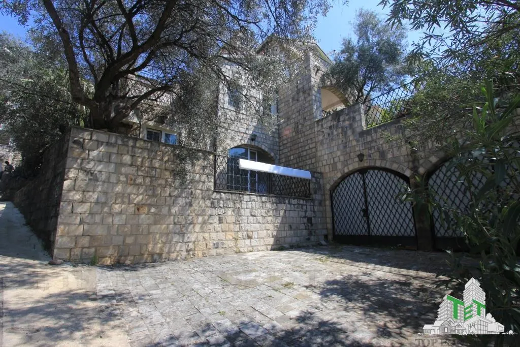 Villa for Sale in Budva, Montenegro - foto 2
