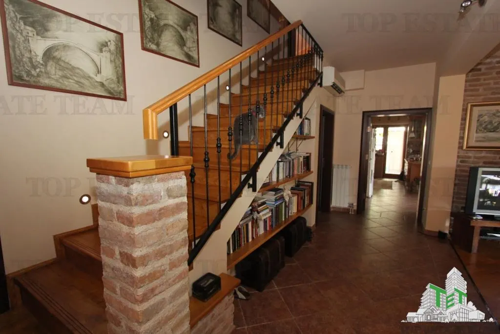 Villa for Sale in Kotor, Montenegro - foto 8