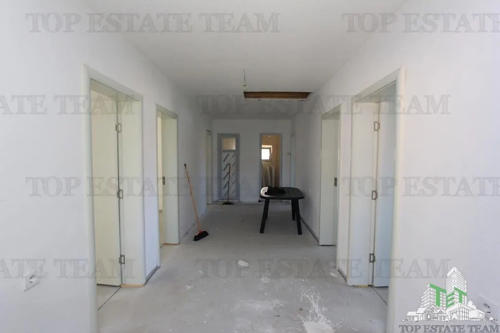 Villa for Sale in Ulcin, Montenegro - foto 10
