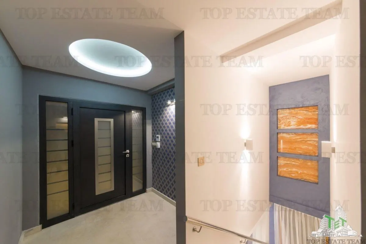 Villa for Sale in Tivat, Montenegro - foto 4