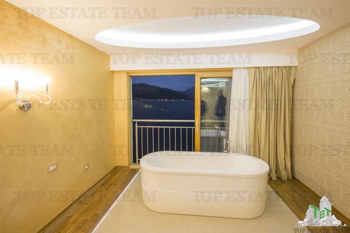 Villa for Sale in Tivat, Montenegro - foto 6