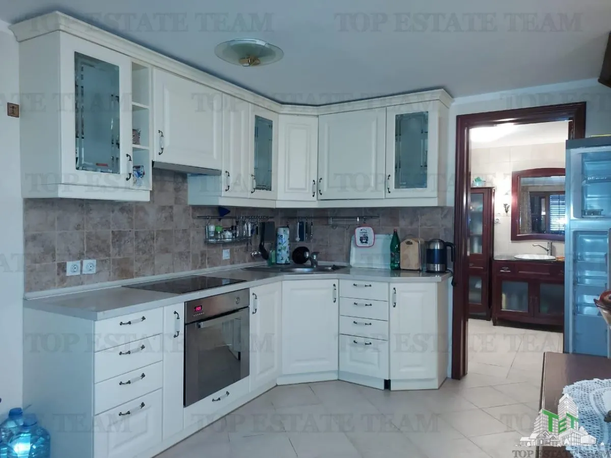 Villa for Sale in Tivat, Montenegro - foto 4
