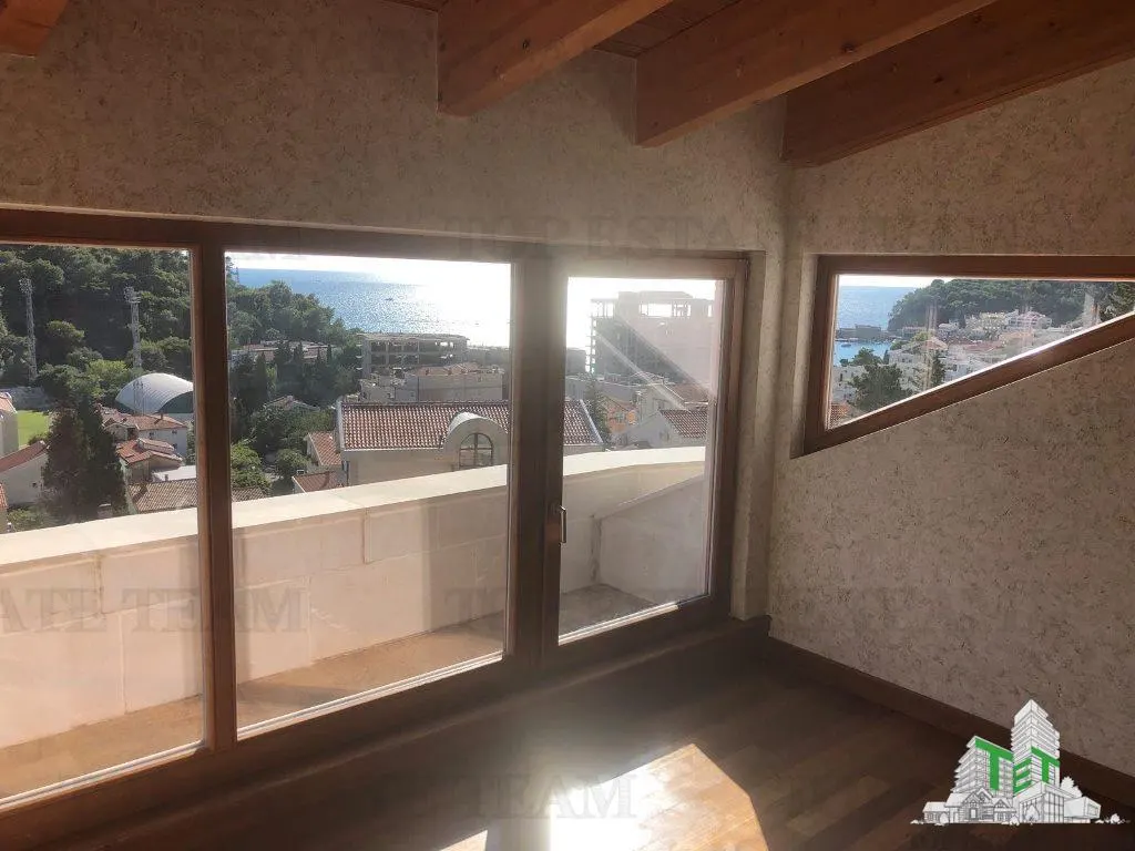 Apartment for Sale in Budva, Montenegro - foto 4