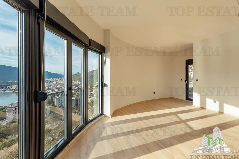 Apartment for Sale in Herceg-Novi, Montenegro - foto 1