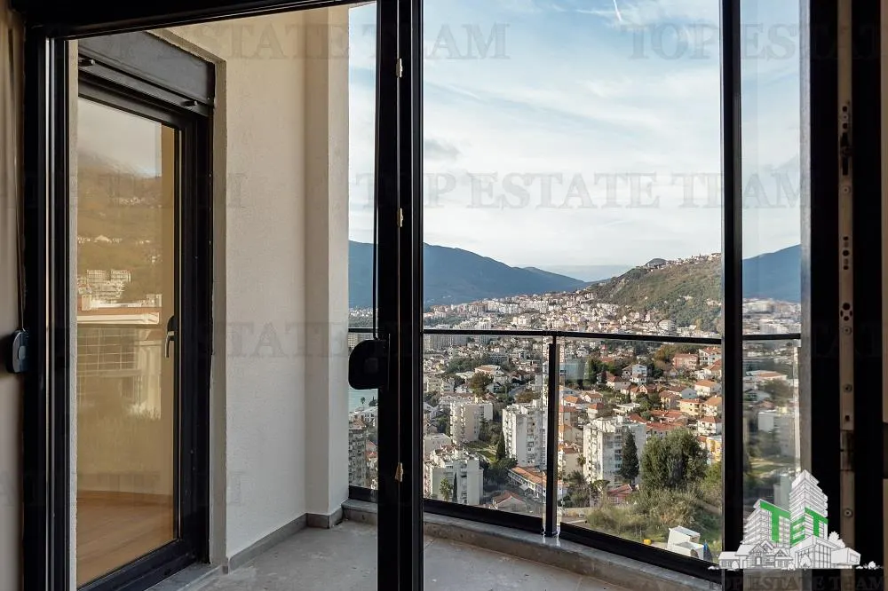 Apartment for Sale in Herceg-Novi, Montenegro - foto 6
