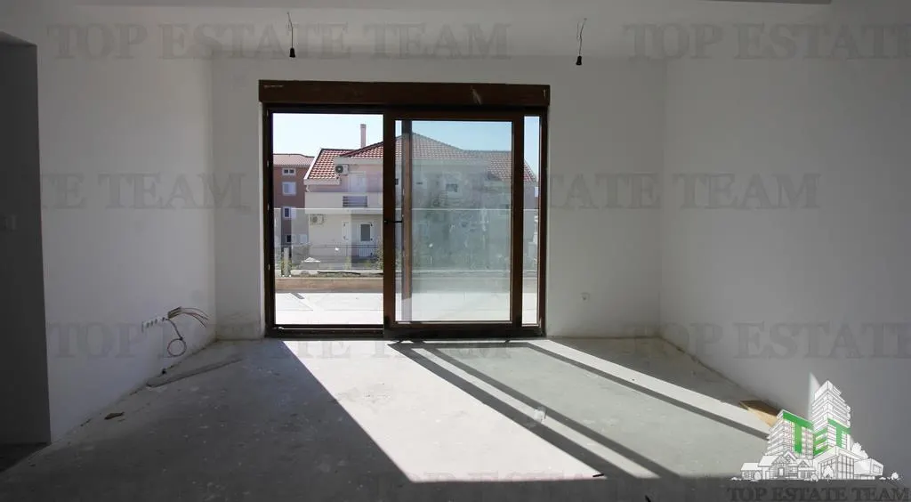 Apartment for Sale in Tivat, Montenegro - foto 8