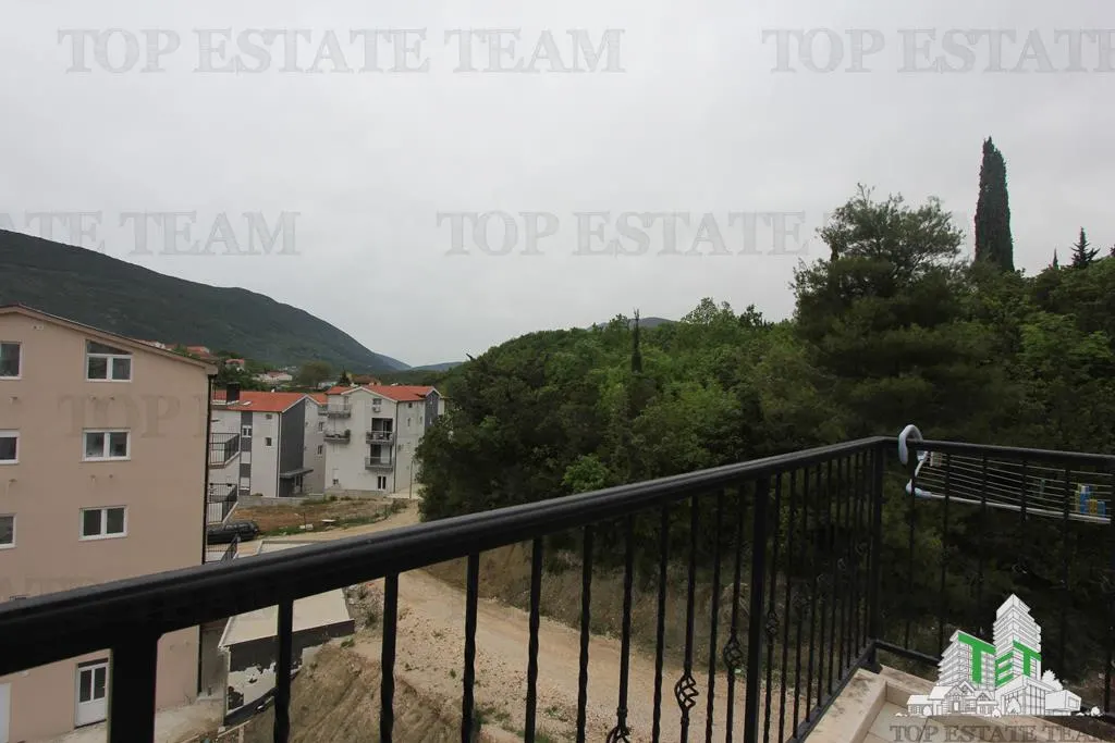 Apartment for Sale in Herceg-Novi, Montenegro - foto 1
