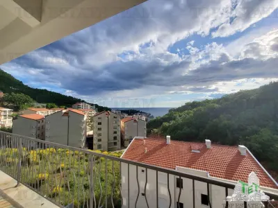 Apartment for Sale in Budva, Montenegro - foto 3