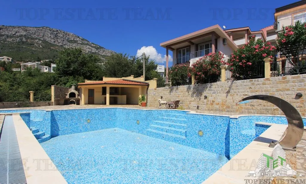 Villa for Sale in Bar, Montenegro - foto 1