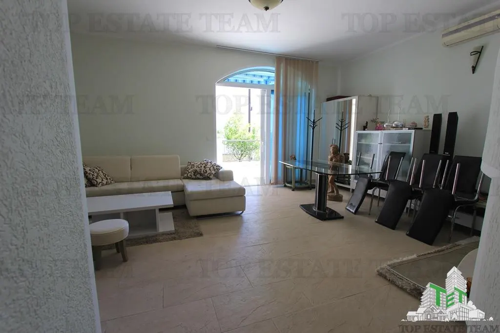 Apartment for Sale in Herceg-Novi, Montenegro - foto 4