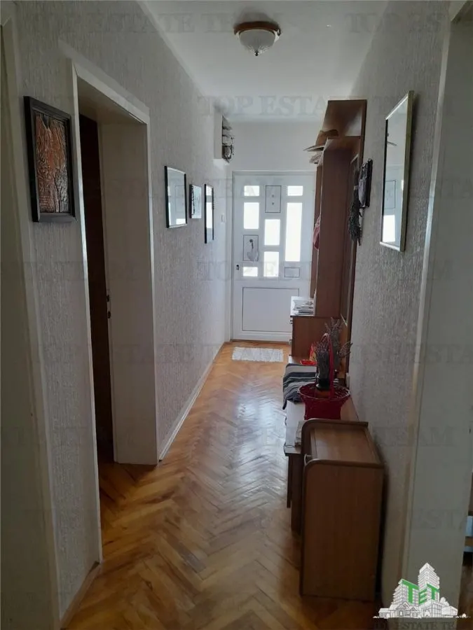 Villa for Sale in Bar, Montenegro - foto 11