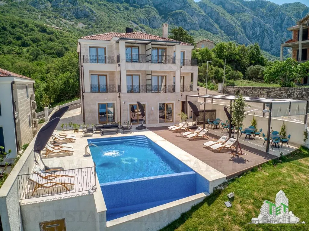 Villa for Sale in Budva, Montenegro - foto 1