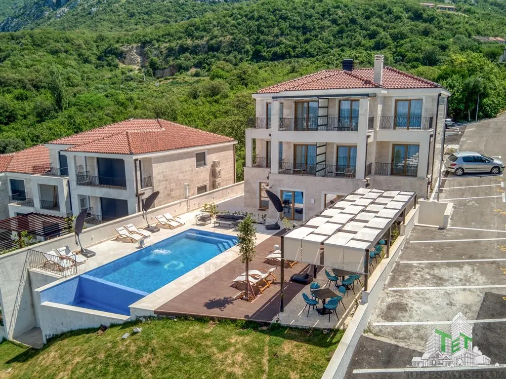 Villa for Sale in Budva, Montenegro - foto 2