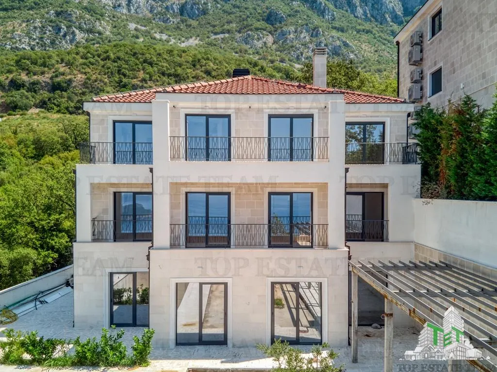 Villa for Sale in Budva, Montenegro - foto 1