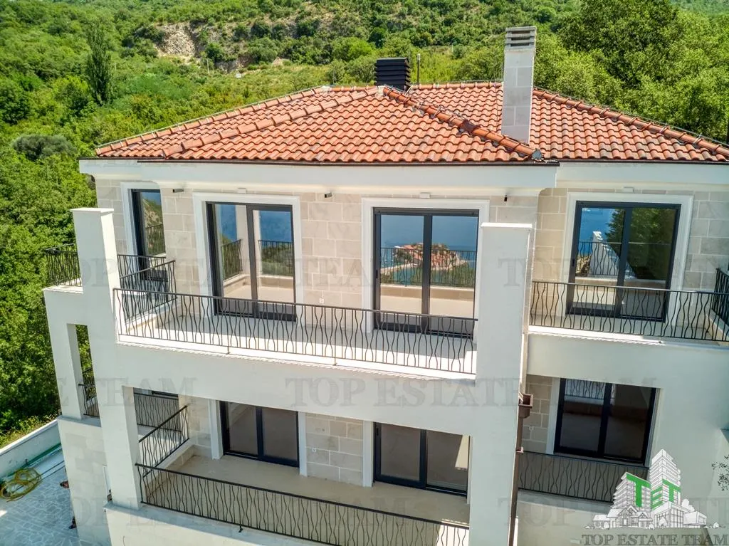 Villa for Sale in Budva, Montenegro - foto 2