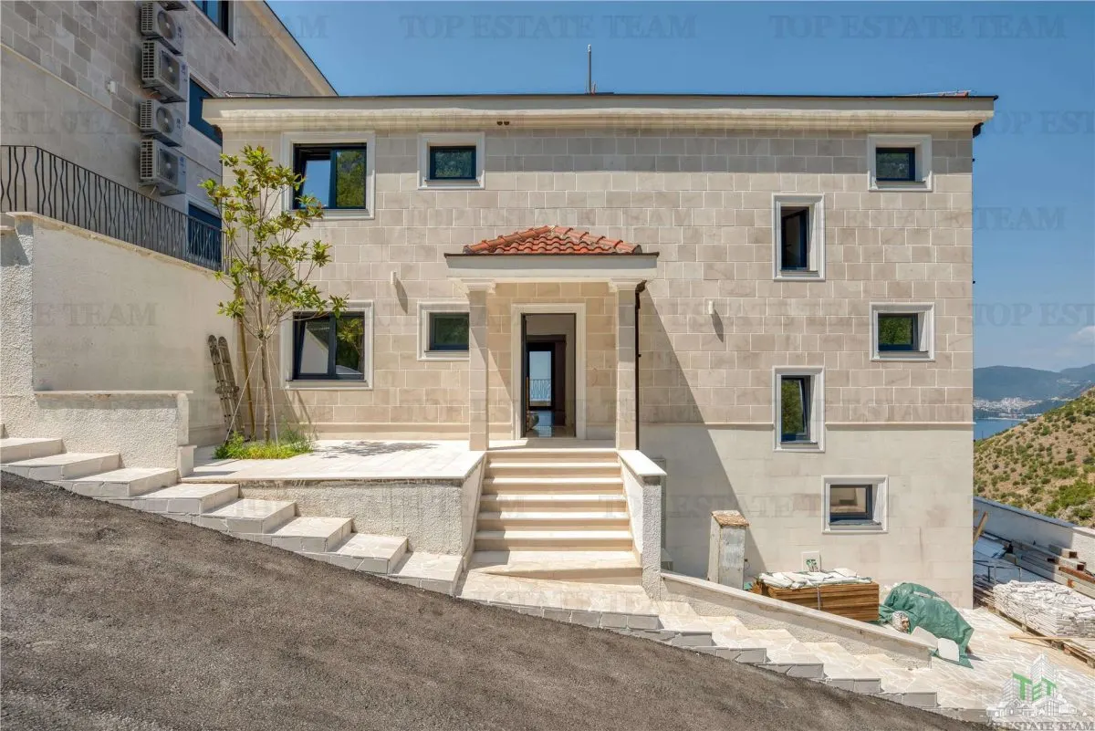 Villa for Sale in Budva, Montenegro - foto 3